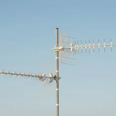 Antena siatkowa czy kierunkowa – co wybrać, aby uniknąć zakłóceń?