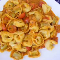 Jak długo gotować tortellini? Sprawdź idealny czas gotowania!