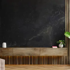 Nowoczesne wnętrze z czarnym, strukturalnym tynkiem na ścianie. Inspiracja, jak samemu położyć tynk dekoracyjny.