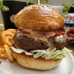 Jak zrobić burgera domowego: prosta receptura i sekrety smaku