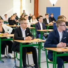 Co można wziąć na maturę? Kluczowe przedmioty i zakazy na egzaminie
