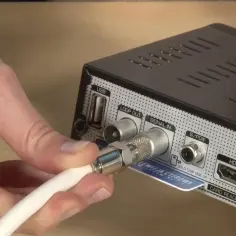 Jak podłączyć antenę naziemną do telewizora Samsung i odbierać sygnał