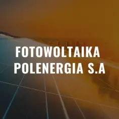 Panele fotowoltaiczne na tle zachodzącego słońca. Napis: "Fotowoltaika Polenergia S.A.". Warto sprawdzić polenergia opinie.