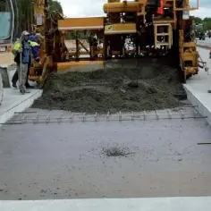 Asfalt czy beton – co wybrać dla trwałej nawierzchni drogi?