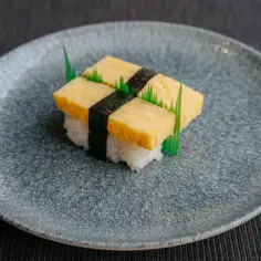 Czym jest tamago sushi? Charakterystyka, składniki i tajniki przygotowania