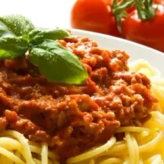 Ile kalorii ma spaghetti z mięsem mielonym? Zaskakujące wartości!