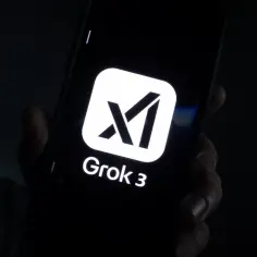 Na ekranie telefonu widnieje logo Grok 3. Zastanawiasz się, grok co to? To aplikacja, która może Ci pomóc.