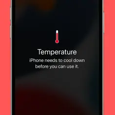 iPhone przegrzany, komunikat "Temperature". Aby schłodzić iPhone, wyłącz go i odłóż w chłodne miejsce.