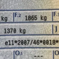 DMC 1865 kg w dowodzie rejestracyjnym. Masa własna 1370 kg, kategoria M1.