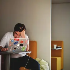 Bezrobocie po studiach: Jak uniknąć problemów z zatrudnieniem?
