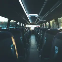 Ile miejsc ma bus? Sprawdź, ile pasażerów pomieści różne typy busów