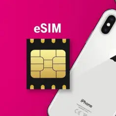 eSIM na iPhonie to klucz do darmowego internetu. Złota karta SIM obok białego iPhone'a.