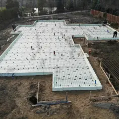Budowa fundamentów z płytą izolowaną, przygotowanie pod różne rodzaje betonu.