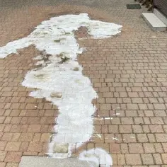 Skuteczne sposoby na zmycie tłuszczu z kostki brukowej bez wysiłku