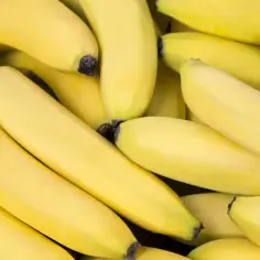 Czy banan uczula niemowlaka? Objawy i jak wprowadzać do diety
