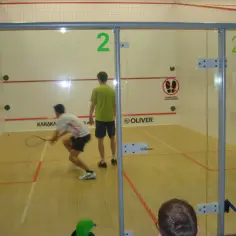 Gdzie zagrać w squash w Rumii? Ceny i dostępność kortów