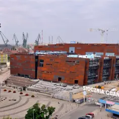 Nowe Centrum Solidarności na terenie Stoczni Gdańskiej. Zwiedzanie i cennik dostępne w informacji.