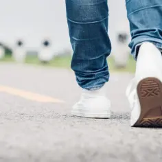 Ile kalorii spala się podczas 10 km marszu? Oto zaskakujące fakty