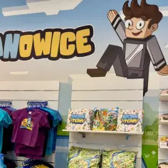 Wojnowice to miejsce, gdzie mieszka Wojan w prawdziwym życiu, pełne gadżetów z jego wizerunkiem.