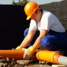 Zlokalizuj rury wodociągowe: Mapy, sprzęt, koszty. Kopię bezpiecznie!