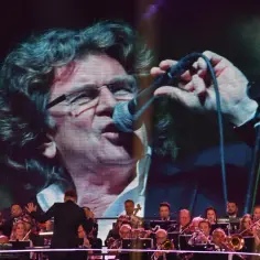 Zbigniew Grabowski stand up: Poznaj jego najlepsze występy i styl komediowy