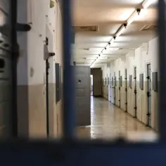 Co oznacza cwel w slangu więziennym: znaczenie, pochodzenie i użycie
