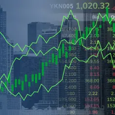 Wykresy giełdowe z zielonymi liniami i świecami na tle drapaczy chmur. Widać dane dotyczące akcji Valeo, wolumen i ceny.