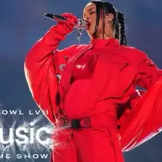 Rihanna wyjawia ciążę podczas finału Super Bowl. {To nie było planowane}