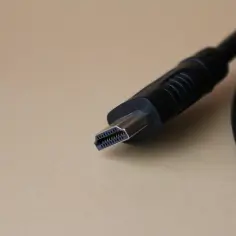 Kabel HDMI. Zastanawiasz się, czy można podłączyć monitor do monitora? Ten kabel to klucz do rozwiązania!