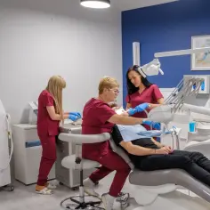 Czy na pogotowiu dentystycznym wyrywają zęby w nagłych sytuacjach?