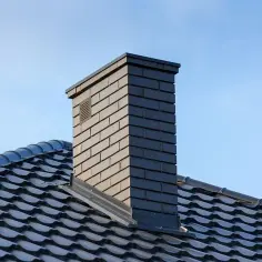 Czym obłożyć komin na dachu? Najlepsze materiały i porady