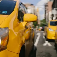 Ile kosztuje taxi za 100km? Sprawdź, co wpływa na cenę przejazdu