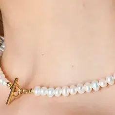 Naszyjnik przy szyi jak się nazywa? Poznaj choker i jego style