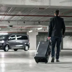Ile waży walizka na kółkach? Sprawdź, co musisz wiedzieć przed podróżą