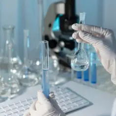 Jakie studia po chemii i angielskim? Odkryj najlepsze możliwości kariery