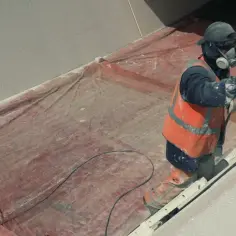 Jak skutecznie zabezpieczyć beton przed wodą? Sprawdzone metody i materiały
