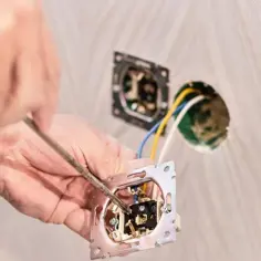 Ile za montaż gniazdka elektrycznego: aktualne stawki i koszty całkowite