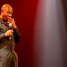 Dave Chappelle stand up: kontrowersyjne tematy i niezapomniane występy