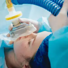 Pacjentka podłączona do respiratora. Zastanawiamy się, jak długo głupi jaś będzie działał.