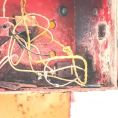 Ile kabli do anteny satelitarnej? Odkryj najlepsze konfiguracje