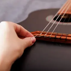 Jak często wymieniać struny w gitarze - poradnik dla muzyków amatora