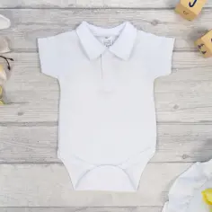 Stylowe body niemowlęce białe z kołnierzykiem - komfort i elegancja