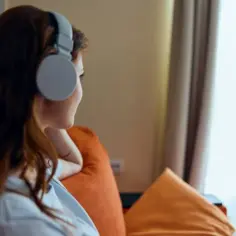 Czy można podłączyć słuchawki Bluetooth do telewizora bez problemu?
