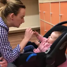 Skuteczne sposoby na wspieranie rozwoju 6-miesięcznego niemowlaka w domu