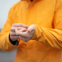Bluza 100 bawełna czy poliester - co wybrać dla maksymalnego komfortu?
