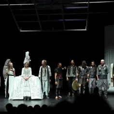 Co to jest teatr? Odkryj jego znaczenie i rolę w sztuce