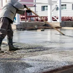 Jak przygotować podłoże pod wylewkę betonową, by uniknąć błędów