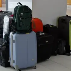 Jak mierzyć walizkę z kółkami do samolotu, aby uniknąć problemów z bagażem