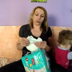 Jak prawidłowo założyć pieluchomajtki Pampers? Uniknij najpopularniejszych wpadek!