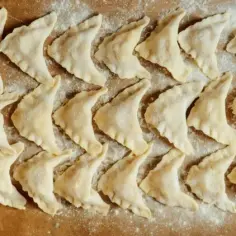 Pyszne pierogi bezglutenowe przepis na idealne ciasto i farsz